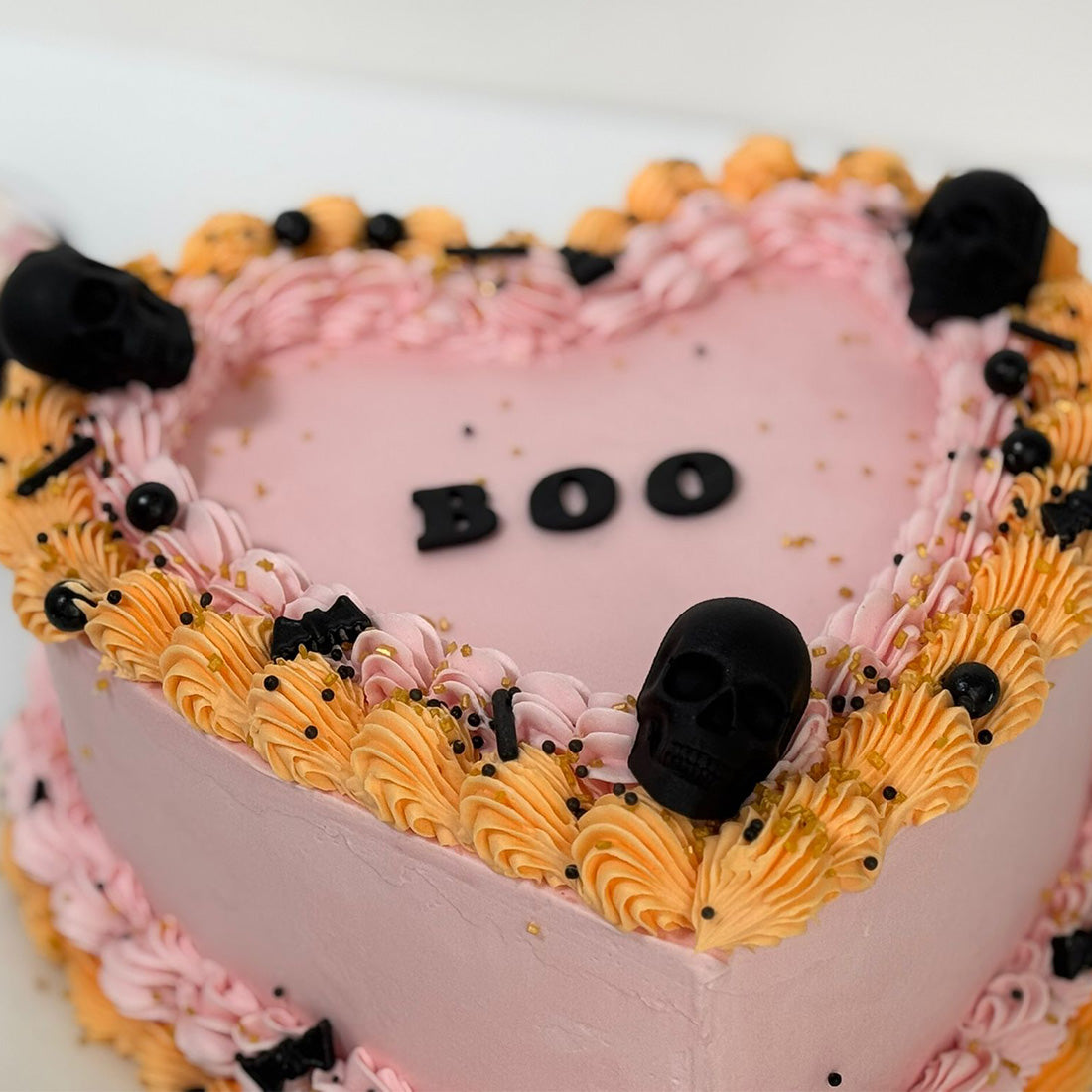 HALLOWEEN BOO CAKE